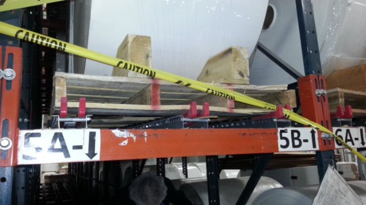 Pallet damaging warehouse flow rack system