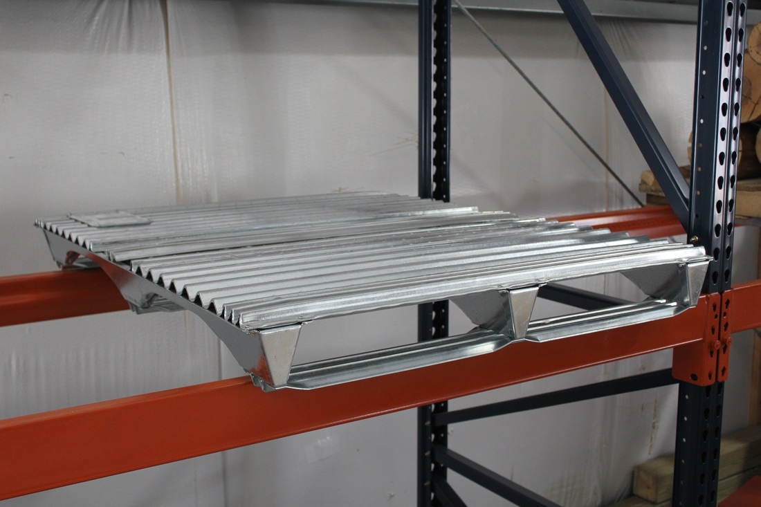 metal pallet bridging the span in a rack