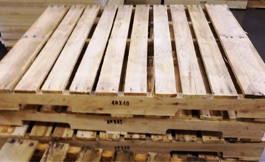 Remanufactured pallet with custom deck spacing